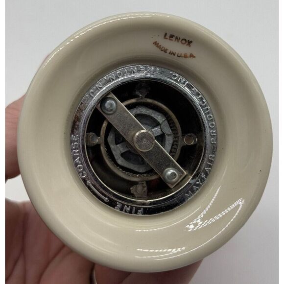 Lenox‎ Eternal (Gold) Pepper Mill - Picture 6 of 6